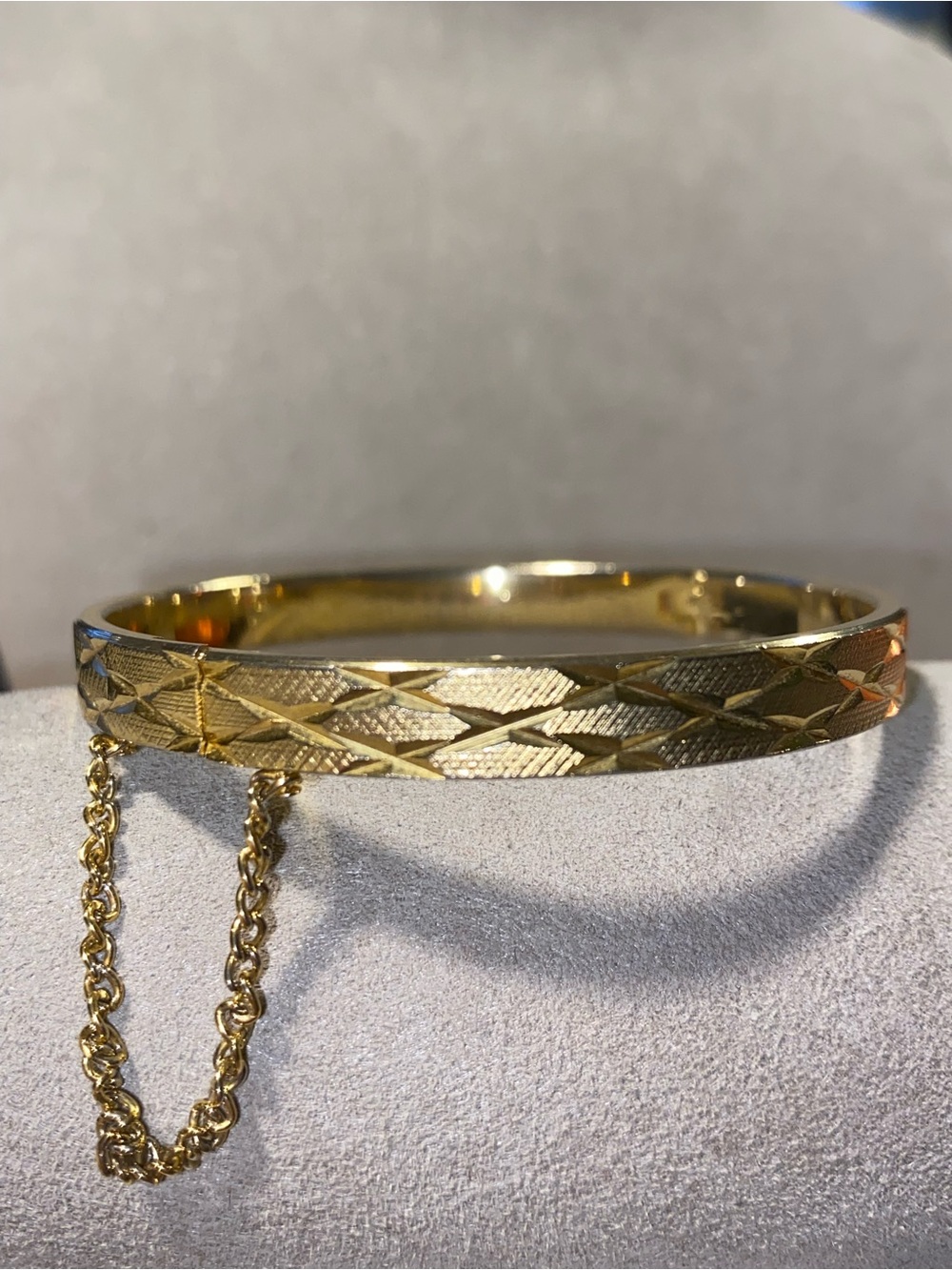 Vintage Gold-Tone Hinged
Bangle Bracelet with Diamond-Cut Etched Pattern